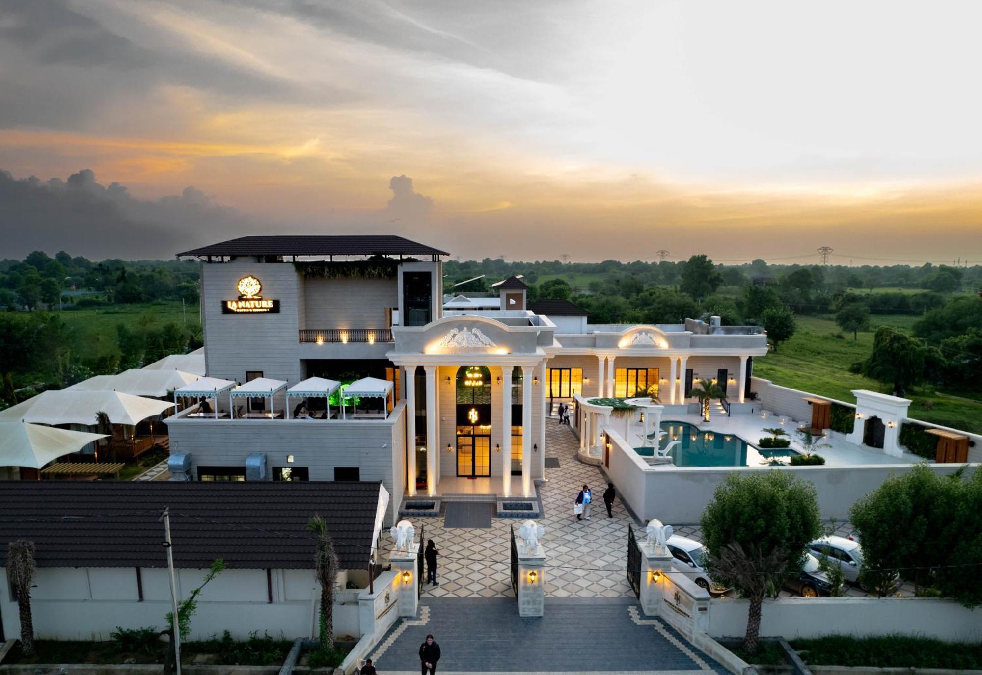 La Nature Hotels & Resorts Sikar 外观 照片
